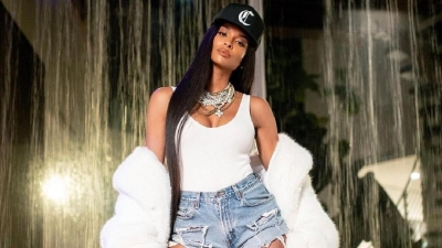 "Твои ноги безумны": 37-летняя певица Сиара в коротких шортах удивила фанатов