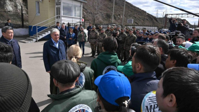 Токаев встретился со спасателями, волонтерами и бизнесменами СКО