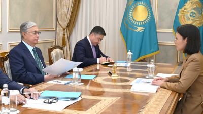 Токаев встретился с министром экологии Сулейменовой