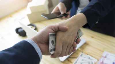 Что делать, если у вас требуют взятку в Казахстане