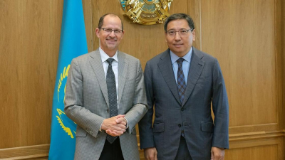 Ерболат Досаев встретился с директором платформы онлайн-обучения Coursera Джеффом Маджионкалдой