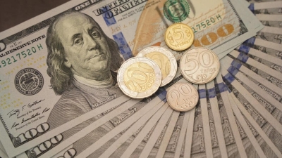 Доллар подорожал почти на 6 тенге на бирже в Казахстане