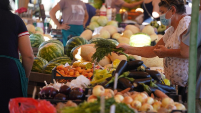 Запрет мобильных переводов в овощных лавках: новый для Казахстана закон объяснили в Минфине