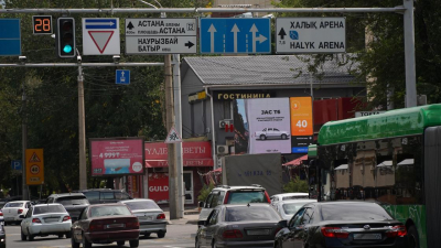 Токаев заявил о криминальных схемах ввоза иностранных авто с участием полиции в Казахстане