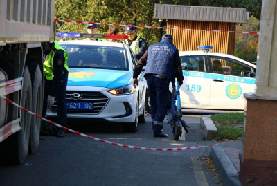 Грузовик насмерть сбил 13-летнего самокатчика в Алматы