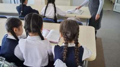 Срок приема документов в первый класс продлили в Казахстане