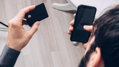 Почему казахстанцам опасно хранить фотографии банковских карт