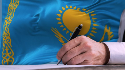 Помощников президента Асета Исекешева и Канатбека Жайсанбаева освободили от должностей