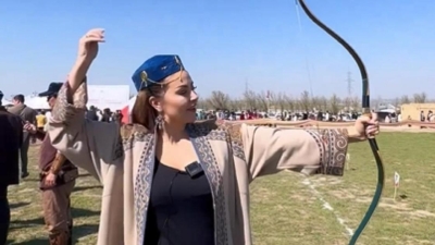 "Тюркская воительница": стреляющая из лука Майя Бекбаева очаровала Казнет (видео)