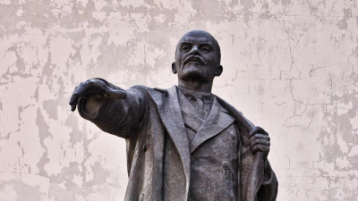 &quot;Решать жителям города&quot;: Серик Шапкенов о памятнике Ленину в одном из районов Атырау