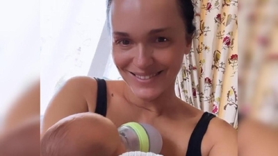 "Молодая бабуля": певица Слава растрогала Сеть милыми кадрами с новорожденным внуком