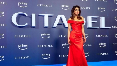 "Сногсшибательная": Приянка Чопра в роскошном алом платье произвела фурор в Лондоне