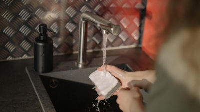 Подачу воды в двух районах Алматы временно ограничили из-за аварии