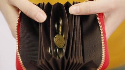 Трем из четырех казахстанцев, пожелавших объявить себя банкротами, отказали