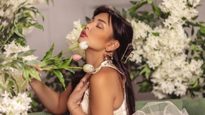 "Принцесса цветов": чувственный образ Жании Джуринской восхитил Казнет (фото)