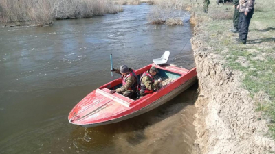 Мужчина застрял на островке посреди реки в Абайской области