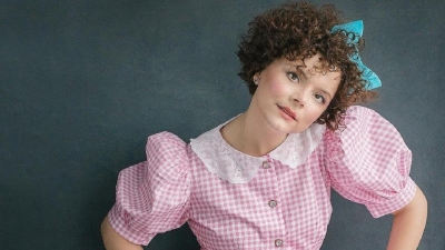 "Как винтажная кукла": жена 77-летнего Петросяна удивила необычной фотосессией