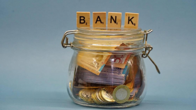 Спрос на депозиты в долларах падает среди казахстанцев