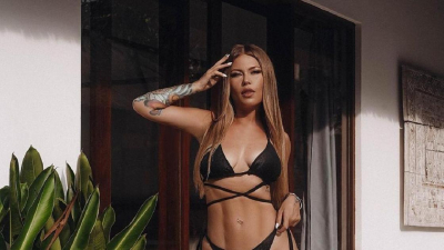 "Не прячьте фигуру": вышедшая замуж Рита Дакота взволновала жаркими фото в бикини