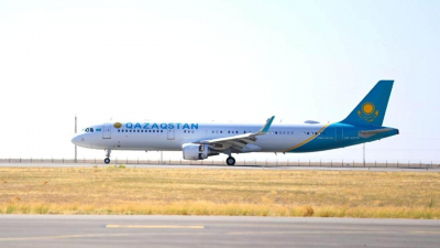 Токаев прилетел в Туркестан