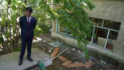Наркоманы, крики, битье окон: алматинцы пожаловались на заброшенный детдом в престижном районе (фото)
