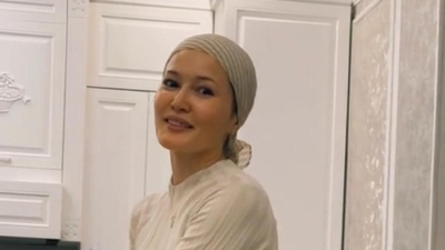 Камшат Жолдыбаева, разливающая чай гостям в качестве келин, умилила Сеть