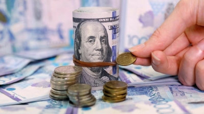 Доллар подешевел на 3,5 тенге в Казахстане